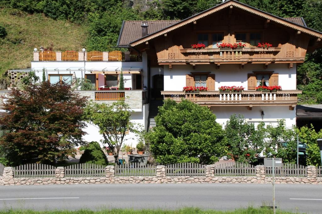 Apart Eberharter Aschau Im Zillertal Exterior photo